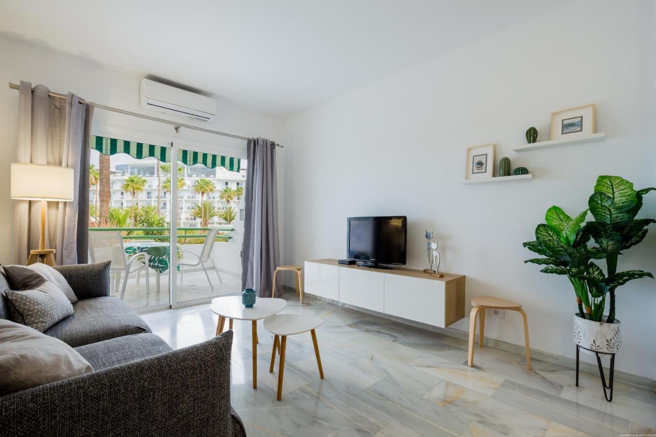 White - La Caleta Apartment